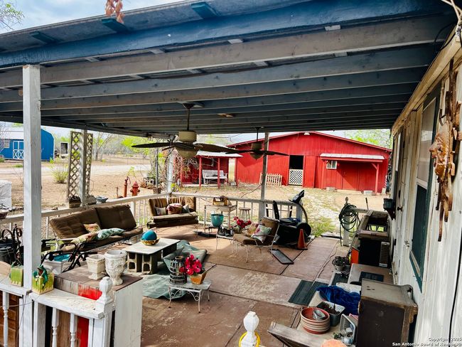 521 Cr 7713 #1, House other with 3 bedrooms, 1 bathrooms and null parking in Devine TX | Image 13