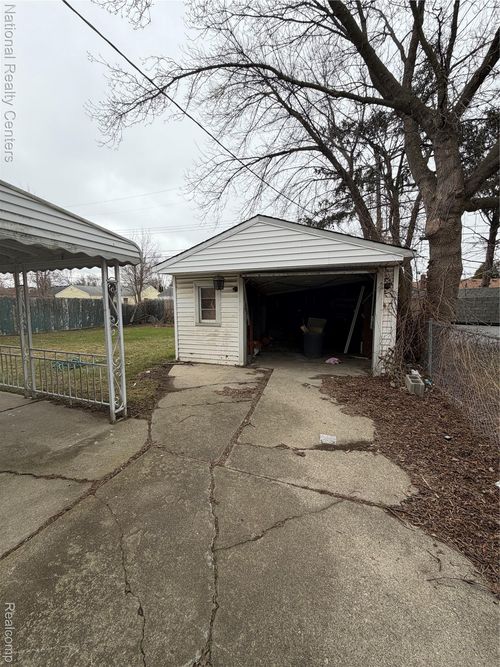 27321 Grandmont St, Roseville, MI, 48066-4738 | Card Image