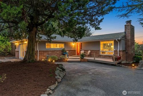 15612 38th Ave Ne, Lake Forest Park, WA, 98155-6706 | Card Image