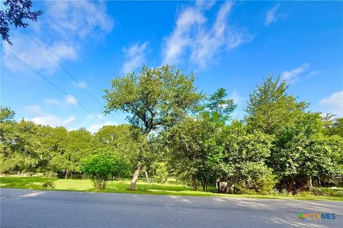 909 Center Cir, Salado, TX, 76571-9502 | Card Image