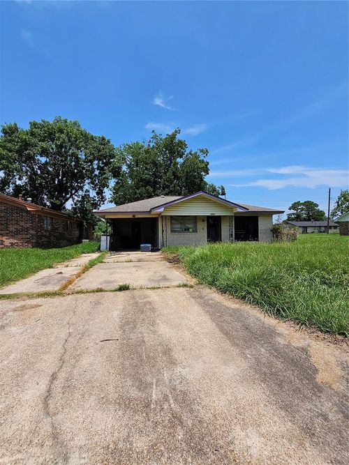 2190 Bourbon St, Beaumont, TX, 77705-4736 | Card Image