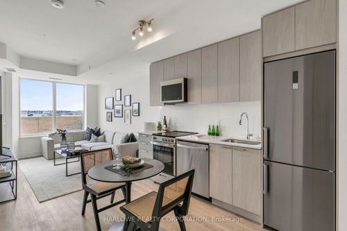 308-185 Deerfield Rd, Newmarket, ON, L3Y0G7 | Card Image