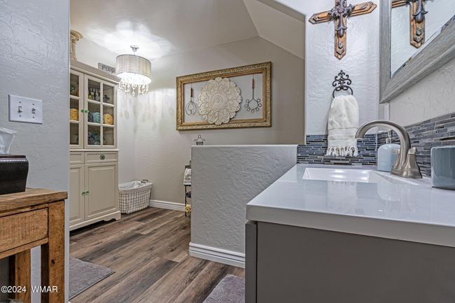 Main Floor Bath | Image 13