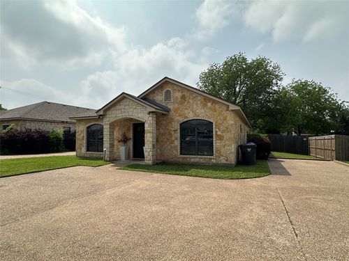 221 Gurley Ln, Waco, TX, 76706-6472 | Card Image