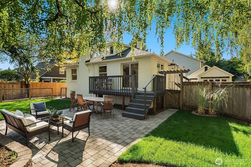 8015 42nd Ave Ne, Seattle, WA, 98115-5103 | Card Image