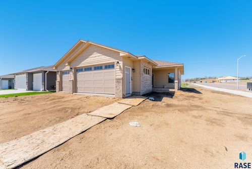 901 S Brek Ave, Brandon, SD, 57005-6728 | Card Image
