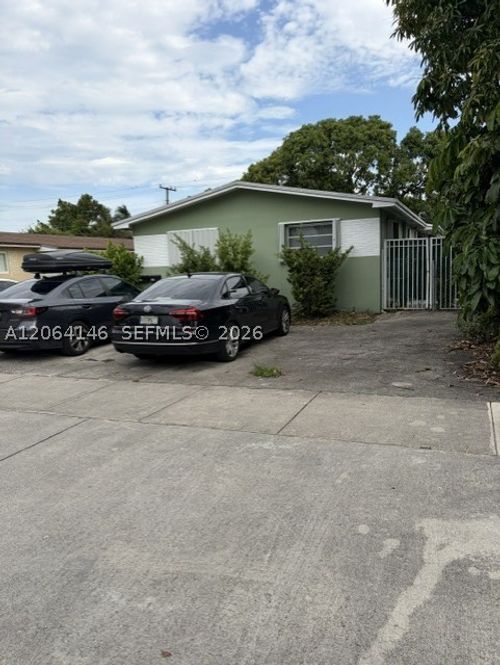 210 E 10th St, Hialeah, FL, 33010-4130 | Card Image