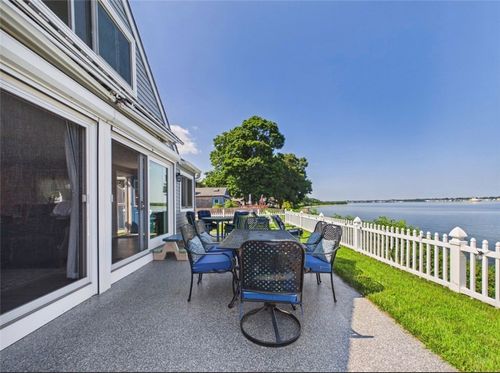 69 Namquid Dr, Warwick, RI, 02888-5625 | Card Image