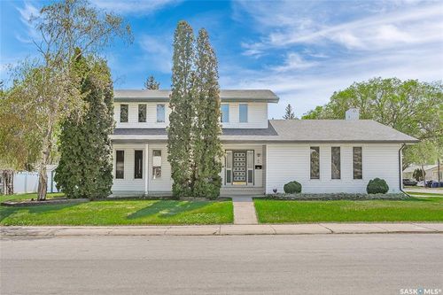 2 Cambridge Cres, Saskatoon, SK, S7H3P8 | Card Image