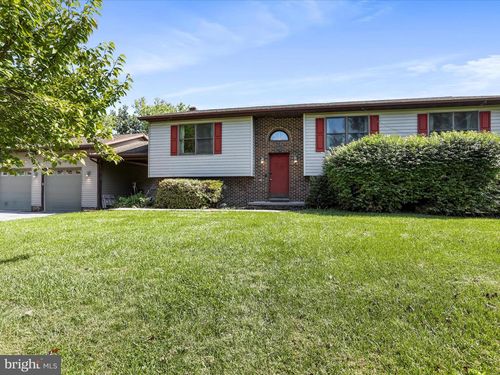 315 Redwood Ct, Harpers Ferry, WV, 25425-3170 | Card Image