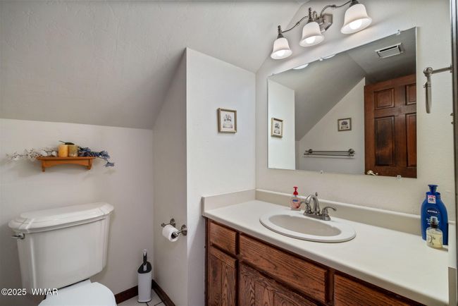 Upstairs Bath | Image 37