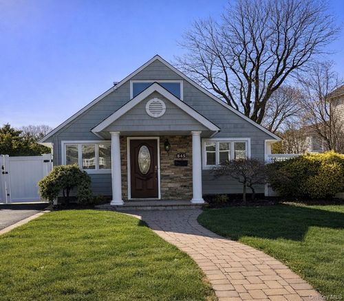 56 Beverly Rd, Merrick, NY, 11566-4404 | Card Image