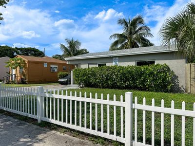 617 54th Street, House other with 2 bedrooms, 2 bathrooms and null parking in West Palm Beach FL | Image 3