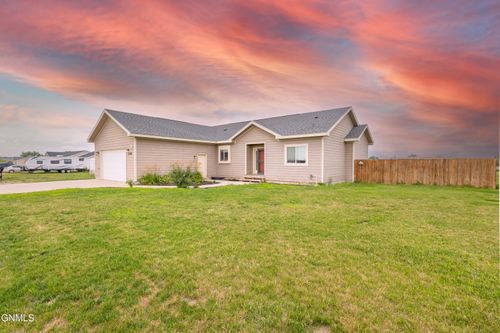 13347 Prairie Meadow St, Williston, ND, 58801-9083 | Card Image