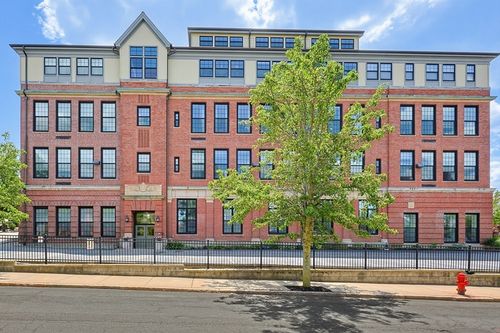 408-72 Ashland St, Malden, MA, 02148-7064 | Card Image