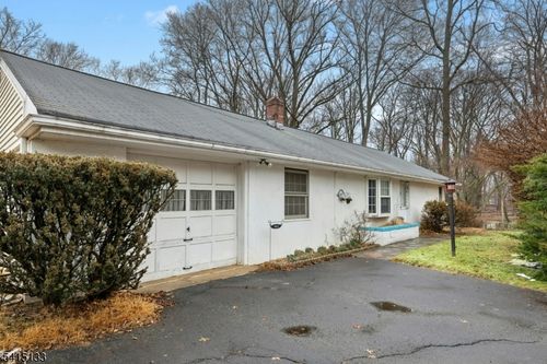 104 Warrenville Rd, Green Brook, NJ, 08812-2315 | Card Image