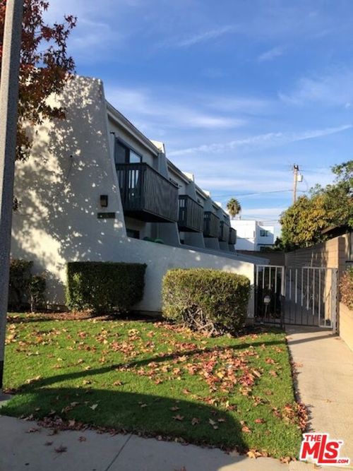 533 W 219th St, Carson, CA, 90745 | Card Image
