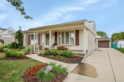 22540 Devonshire St, Woodhaven, MI, 48183-1461 | Card Image