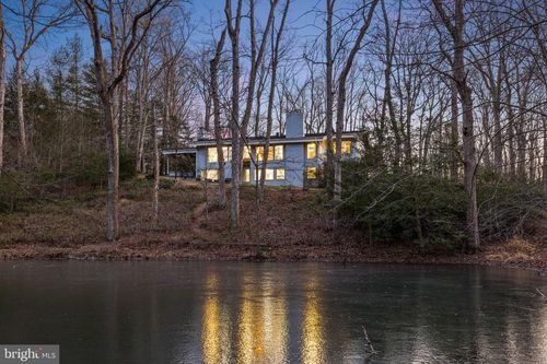 10611 Allenwood Ln, GREAT FALLS, VA, 22066-3229 | Card Image