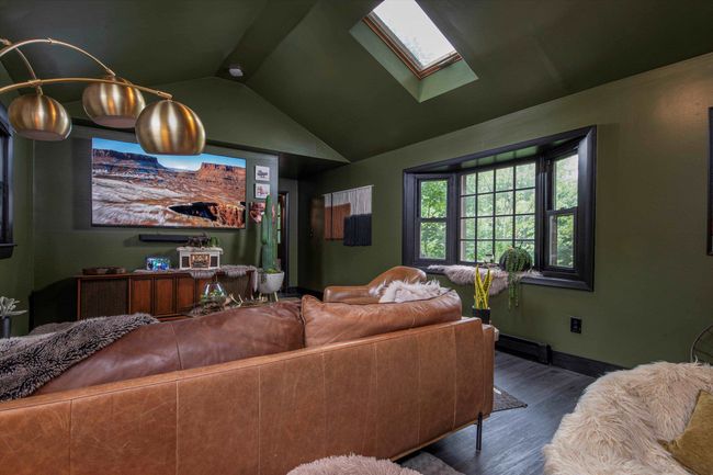 vaulted ceilings, skylights in Great Room | Image 9