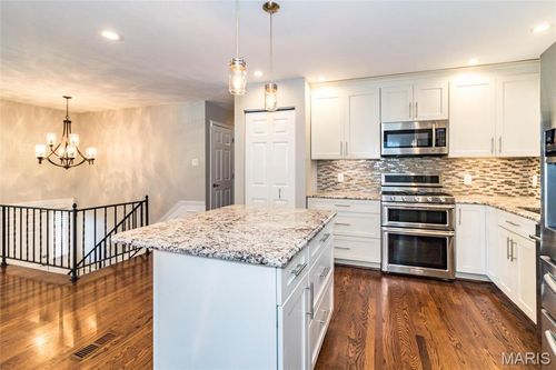 123 Oakside Ln, Kirkwood, MO, 63122-1210 | Card Image