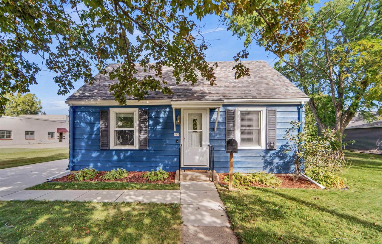 15th Ave, Oshkosh, WI 54902