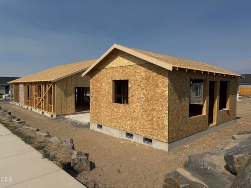 553 Ne Mitchell Street, Madras, OR, 97741 | Card Image