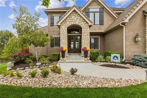 11712 W 164th Pl, Overland Park, KS, 66221-7988 | Card Image