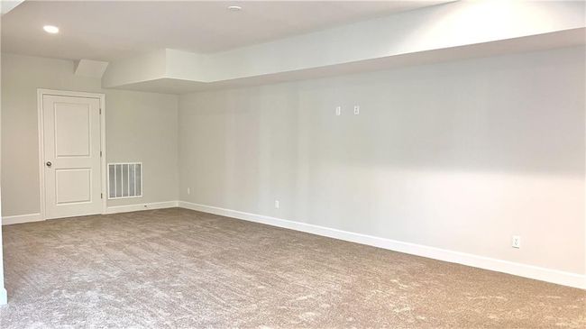 Main area of the lower level | Image 42