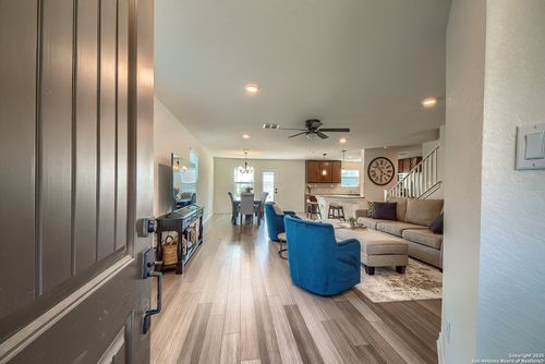 6522 Cibolo Spgs, Converse, TX, 78109-3880 | Card Image