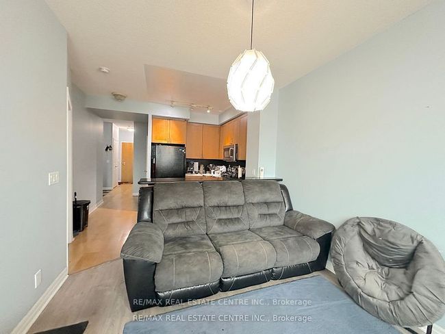 301 - 3939 Duke Of York Blvd, Condo with 2 bedrooms, 2 bathrooms and null parking in Mississauga ON | Image 11