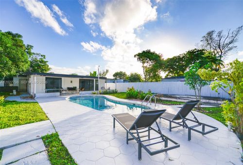415-415 Nw 133rd St, North Miami, FL, 33168-3832 | Card Image