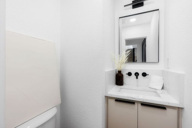 Half bathroom | Image 30