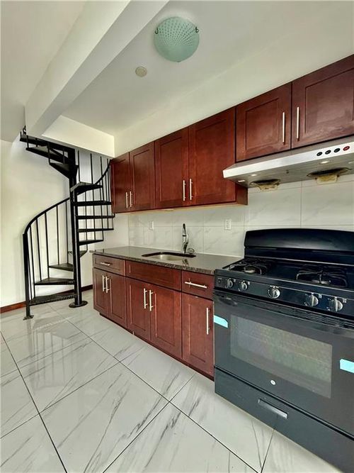 4r-837 55th Street, Brooklyn, NY, 11220 | Card Image