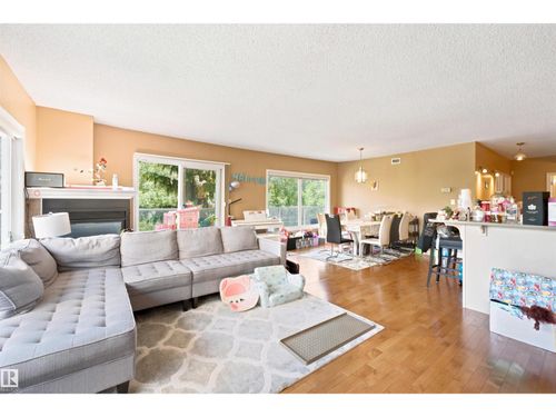 305-11111 82 Ave Nw, Edmonton, AB, T6G0T3 | Card Image
