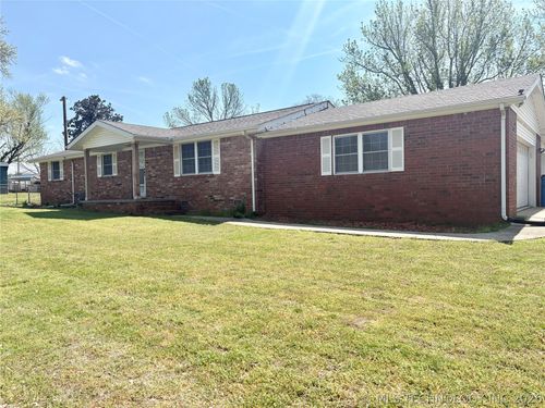 924 W Park Avenue, Checotah, OK, 74426 | Card Image