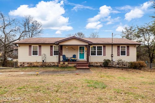 2802 Rambling Rd, Maryville, TN, 37801-9509 | Card Image