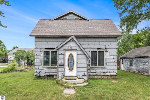 620 Arthur St, Cadillac, MI, 49601-1505 | Card Image