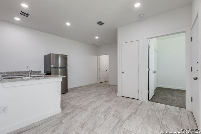 1102 - 5415 Ingram Rd, Condo with 2 bedrooms, 2 bathrooms and null parking in San Antonio TX | Image 4