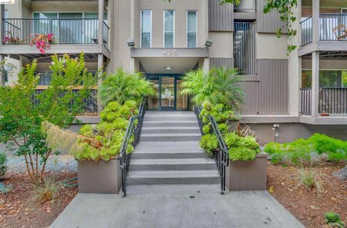 202-425 Orange St, Oakland, CA, 94610-2971 | Card Image