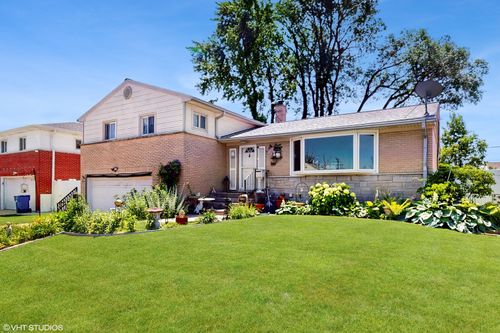 918 Park Dr, Melrose Park, IL, 60160-2231 | Card Image