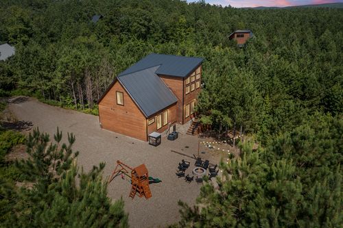 62 Hickory Canyon Trl, Broken Bow, OK, 74728-7570 | Card Image