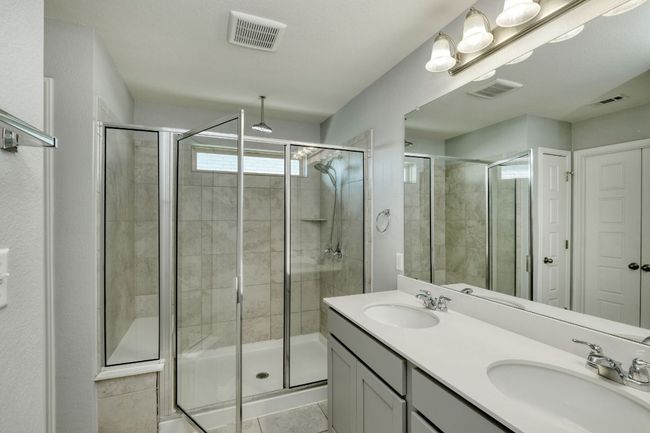 Primary Bathroom | Image 11