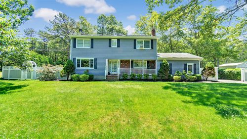 81 Anchor St, Flanders, NY, 11901-4103 | Card Image