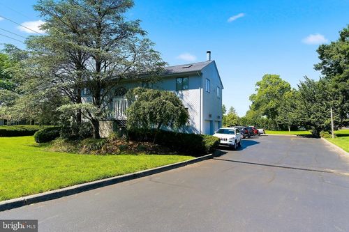 801 Hughes Dr, Hamilton, NJ, 08690-1207 | Card Image