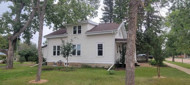 5015 47 Avenue, Home with 3 bedrooms, 1 bathrooms and 6 parking in Forestburg AB | Image 4