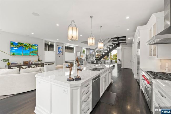 12 Hooks Ln, Condo with 4 bedrooms, 4 bathrooms and null parking in Edgewater NJ | Image 21