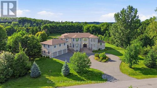 1607 Landel Dr, Kanata, ON, K2W1C2 | Card Image