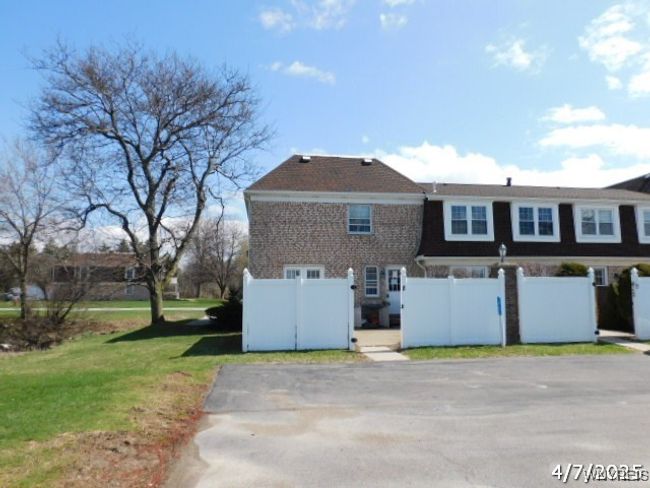 APT-8 - 90 Carriage Dr, Condo with 3 bedrooms, 3 bathrooms and null parking in Orchard Park NY | Image 4