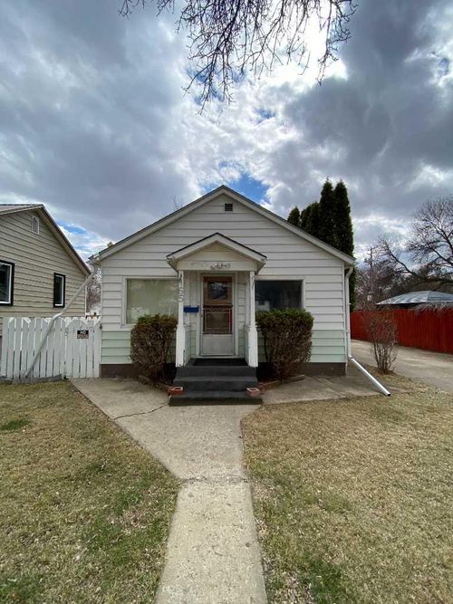 65 3 St Nw, Medicine Hat, AB, T1A6K4 | Card Image